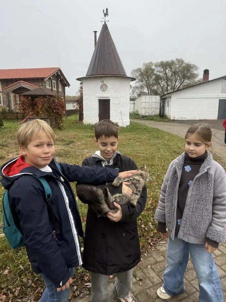 share-photo-49679870975